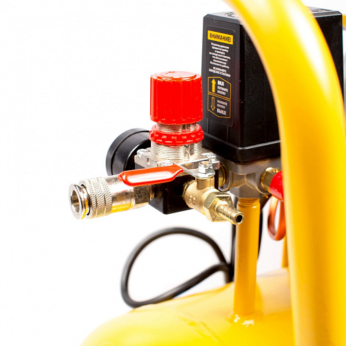 Компрессор воздушный BCI2300/50, ременный привод, 2.3 кВт, 50 литров, 400 л/мин Denzel Компрессор воздушный BCI2300/50, ременный привод, 2.3 кВт, 50 литров, 400 л/мин Denzel